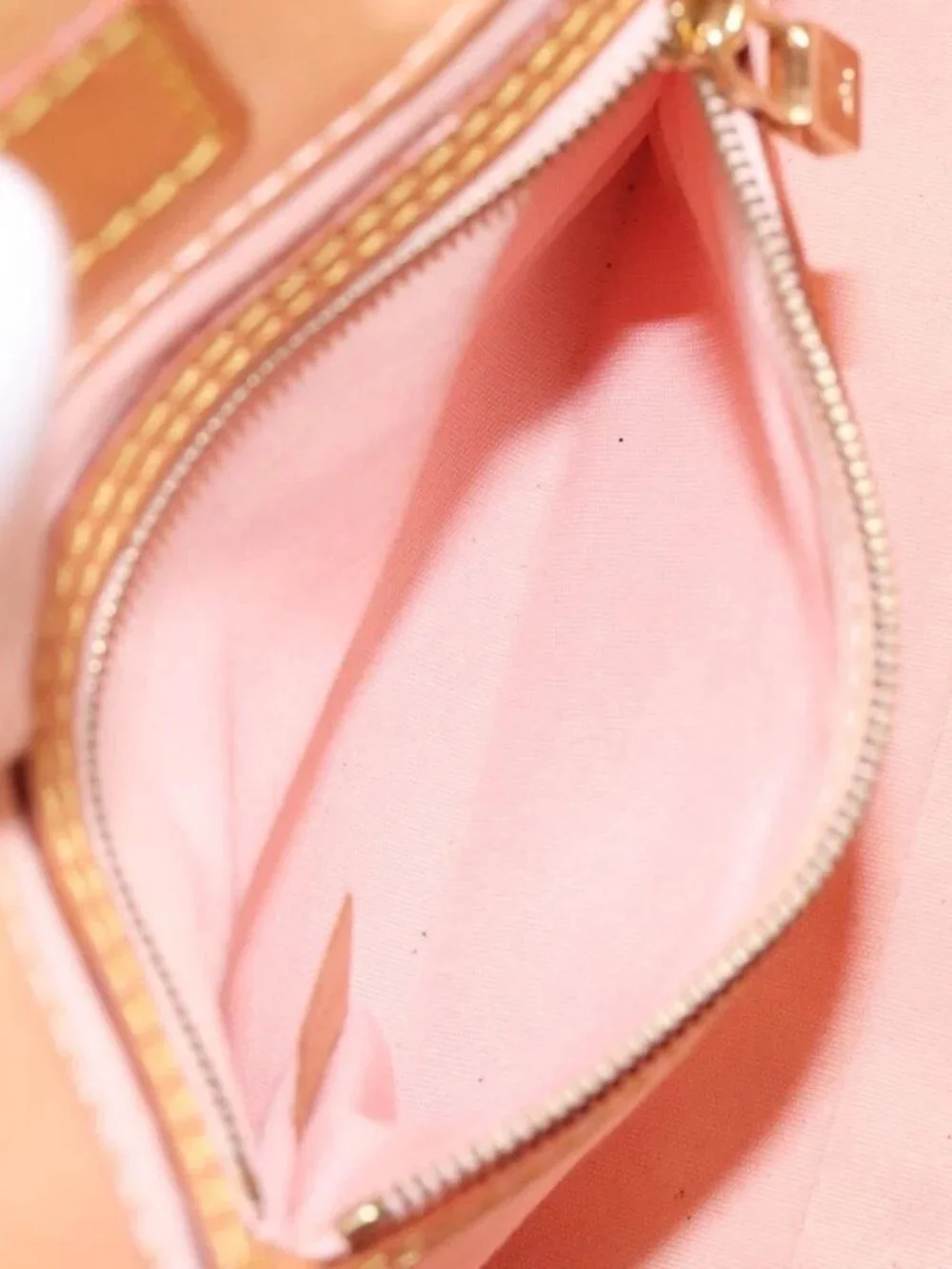 LOUIS VUITTON Monogram Vernis Reade PM Bag Marshmallow Pink M91306 Auth 116202 - Picture 14 of 16